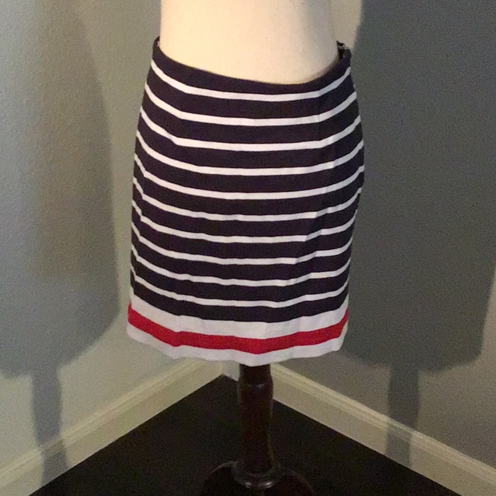 Side zip skirt